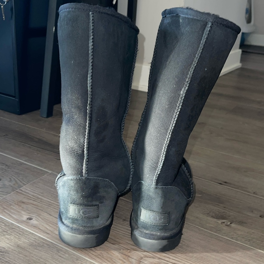 Slightly used Calf length Black Ugg boots